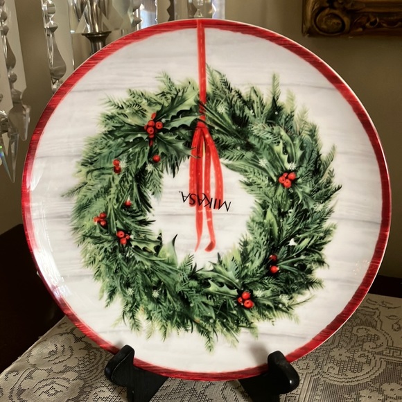 NWT MIKASA 9 inch Countryside Christmas Wreath Portrait Plate - Picture 1 of 6